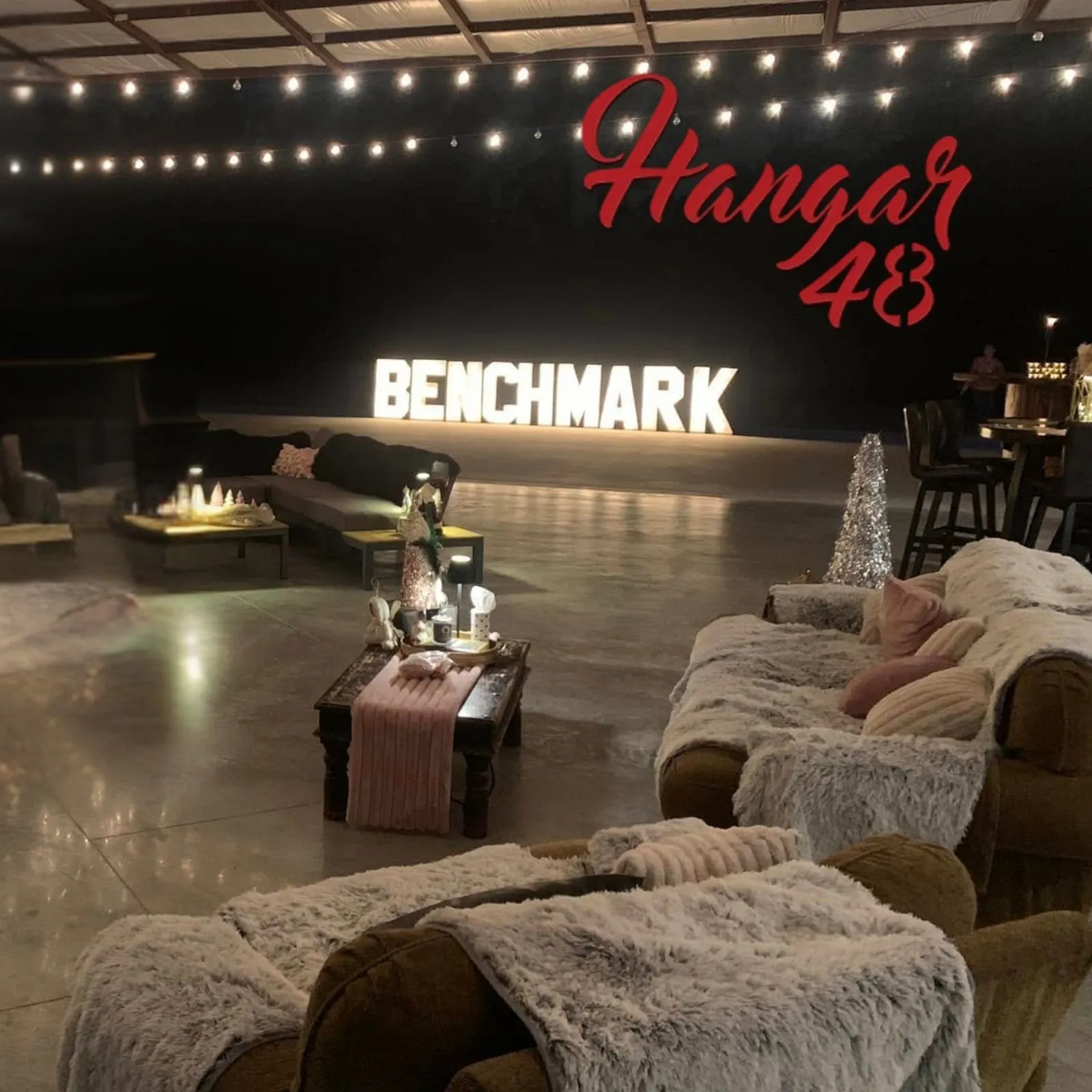 Hanger-48_Mobile_ET