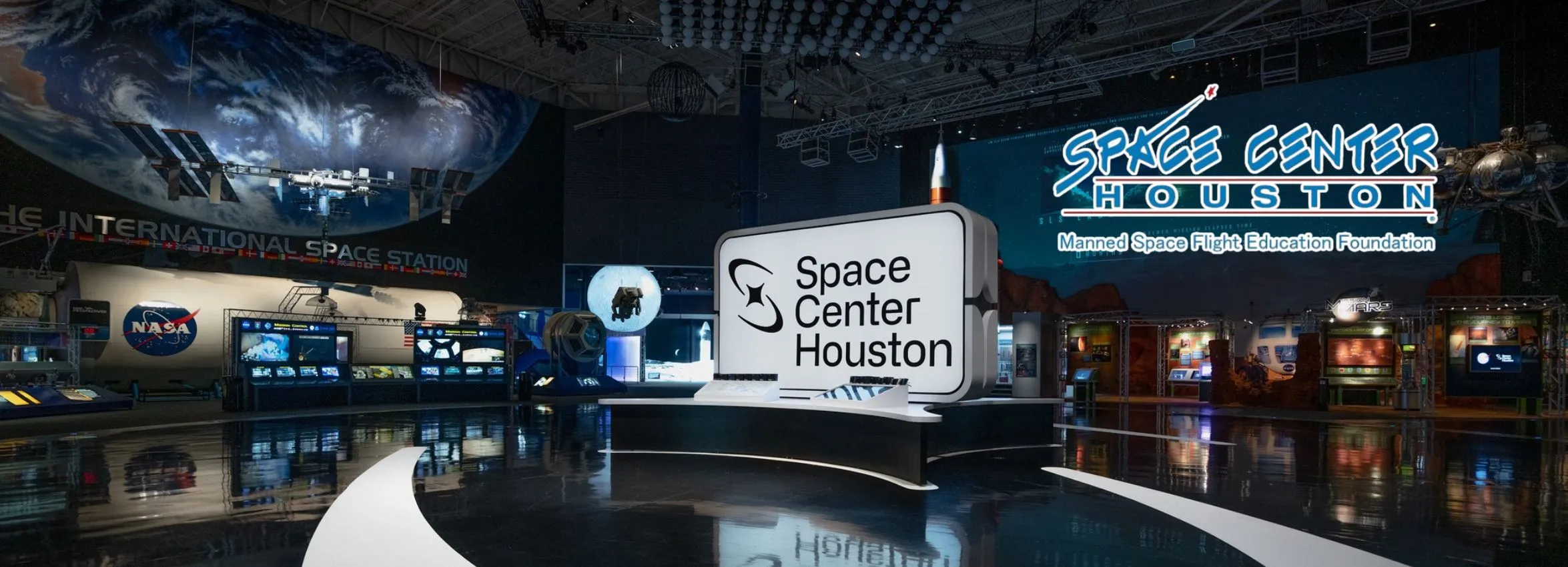 Space-Center-Houston_Desktop_ET