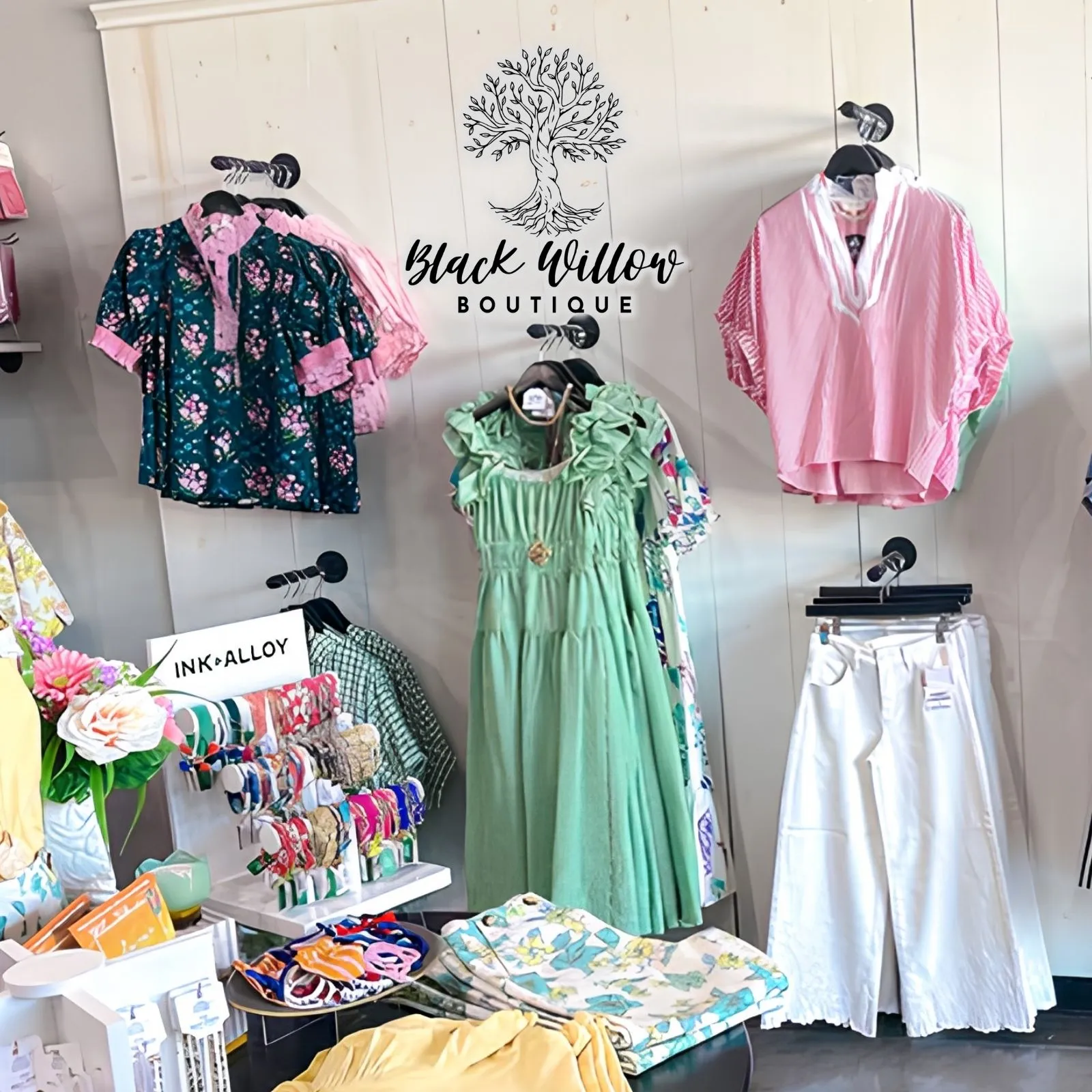 Black-Willow-Boutique_Mobile_ET